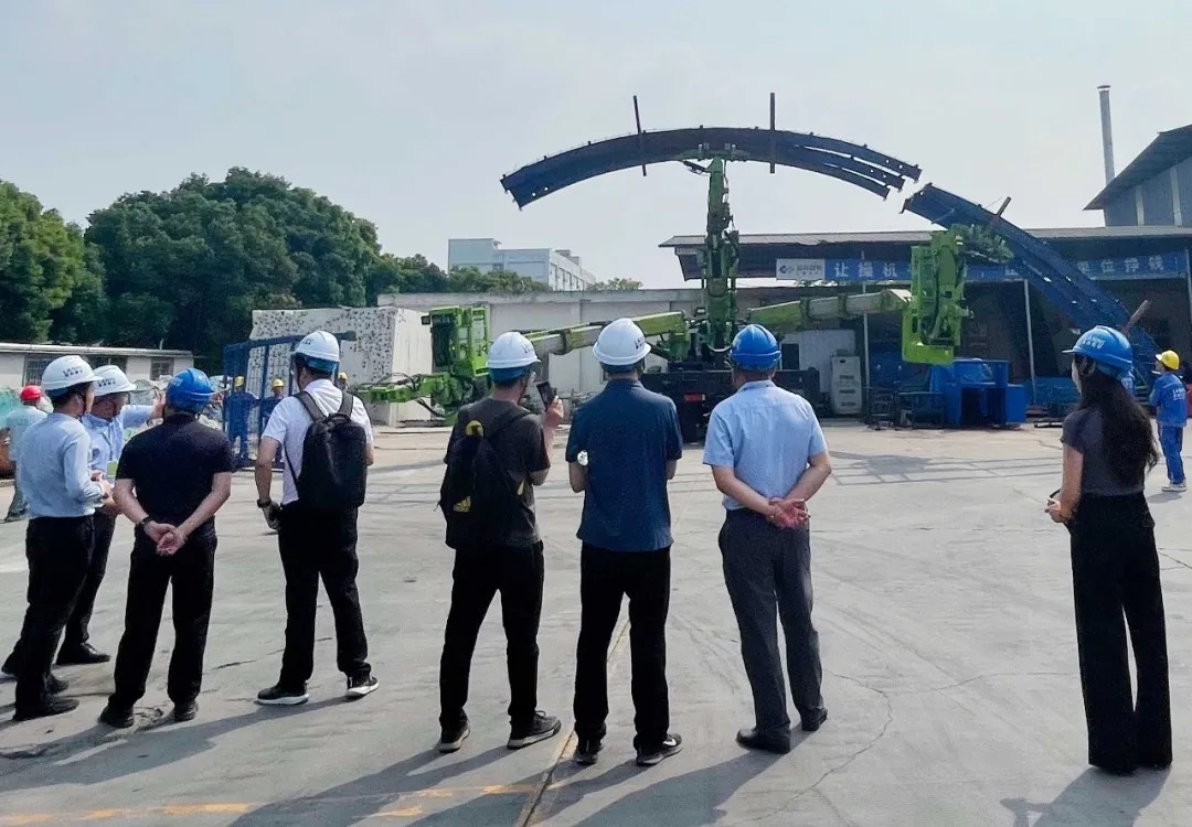 中鐵十一局五公司物資設(shè)備部長(zhǎng)陳林一行蒞臨藍(lán)海智能考察交流(圖3) 中鐵十一局五公司物資設(shè)備部長(zhǎng)陳林一行蒞臨藍(lán)海智能考察交流(圖3)