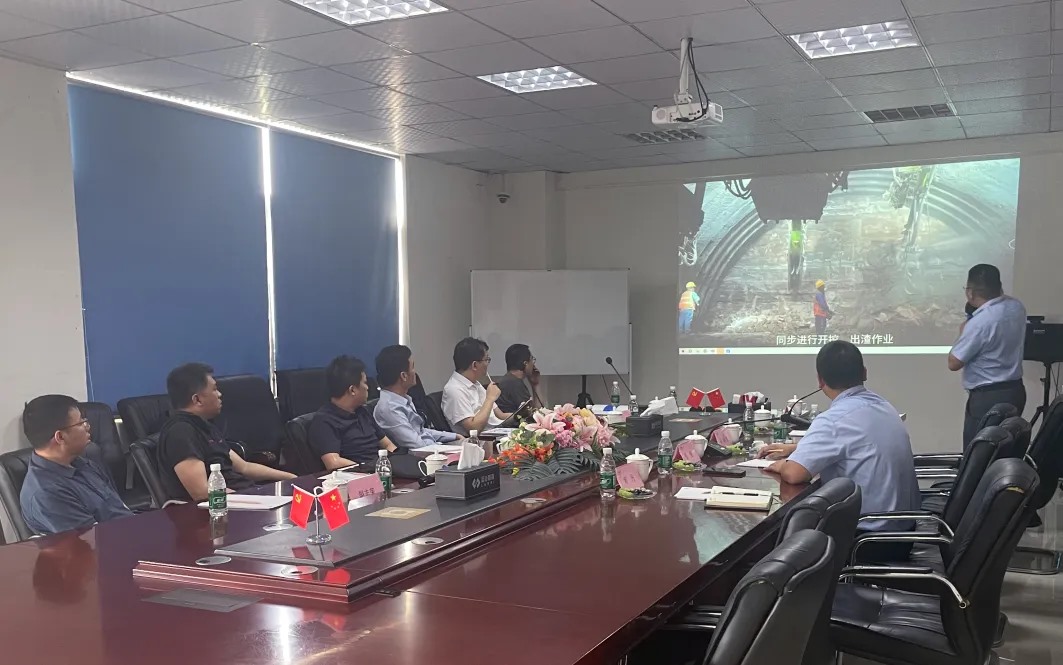 中鐵十一局五公司物資設(shè)備部長(zhǎng)陳林一行蒞臨藍(lán)海智能考察交流(圖4) 中鐵十一局五公司物資設(shè)備部長(zhǎng)陳林一行蒞臨藍(lán)海智能考察交流(圖4)