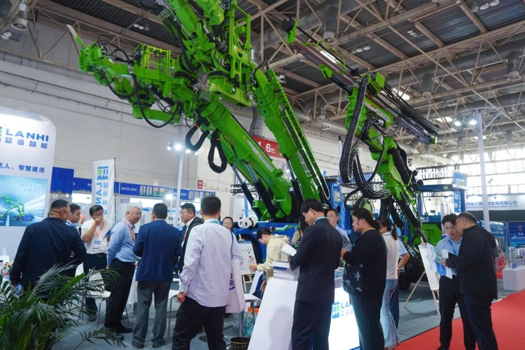 【BICES 2025現場回顧】藍海智能圓滿收官第十七屆北京工程機械展(圖2) 【BICES 2025現場回顧】藍海智能圓滿收官第十七屆北京工程機械展(圖2)